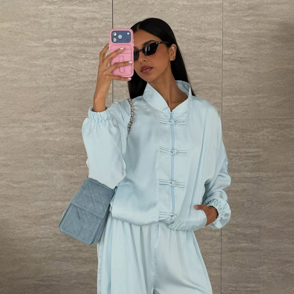 Damen Satin-Zweiteiler mit traditionellen Knebelverschlüssen und weitem Hosenrock Nord Taschen