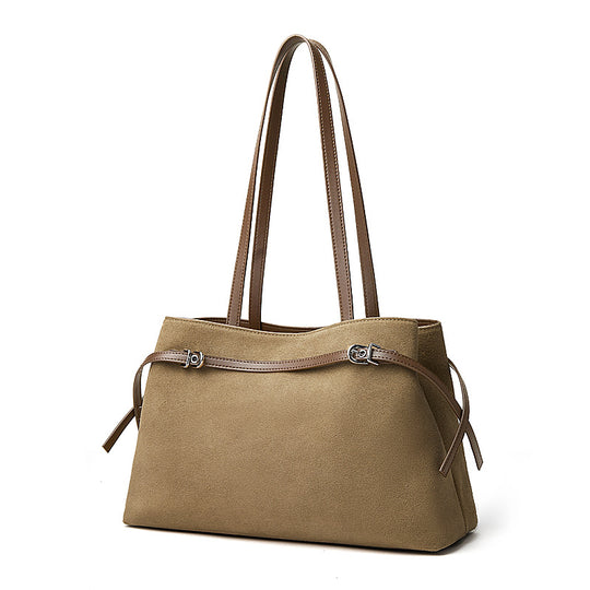 Damen Schultertasche aus hochwertigem Wildleder mit eleganten Akzenten Nord Taschen
