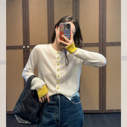 Damen Weicher Feinstrick-Cardigan mit Kontrastknöpfen und Daumenlochbündchen Nord Taschen