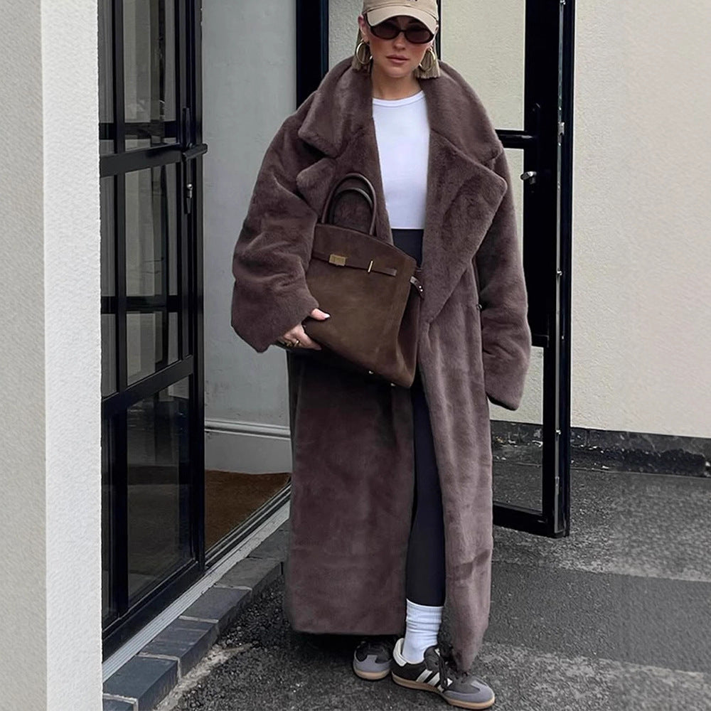 Damen Oversize Kunstfell-Maximantel mit weitem Revers Nord Taschen