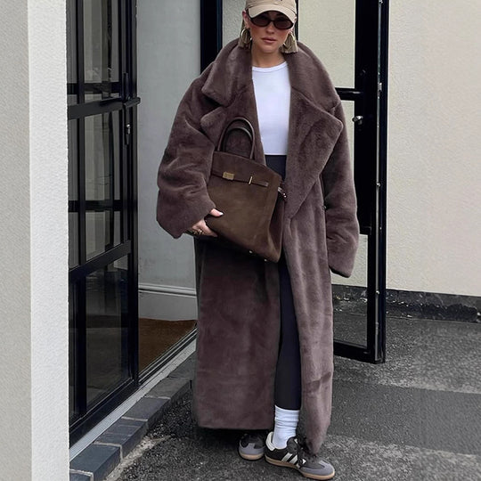Damen Oversize Kunstfell-Maximantel mit weitem Revers Nord Taschen