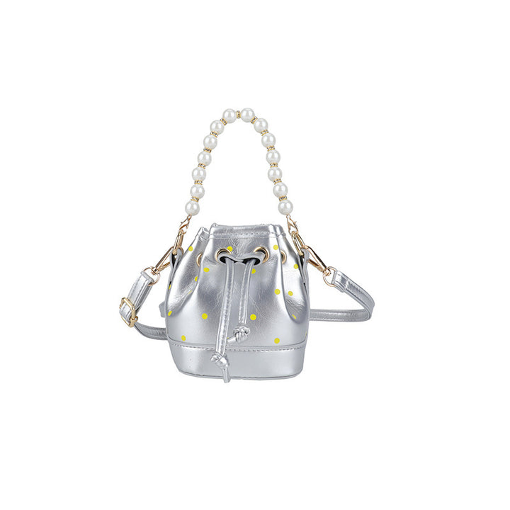 Damen Beuteltasche mit eleganter Perlenkette und verspieltem Punktdesign Nord Taschen