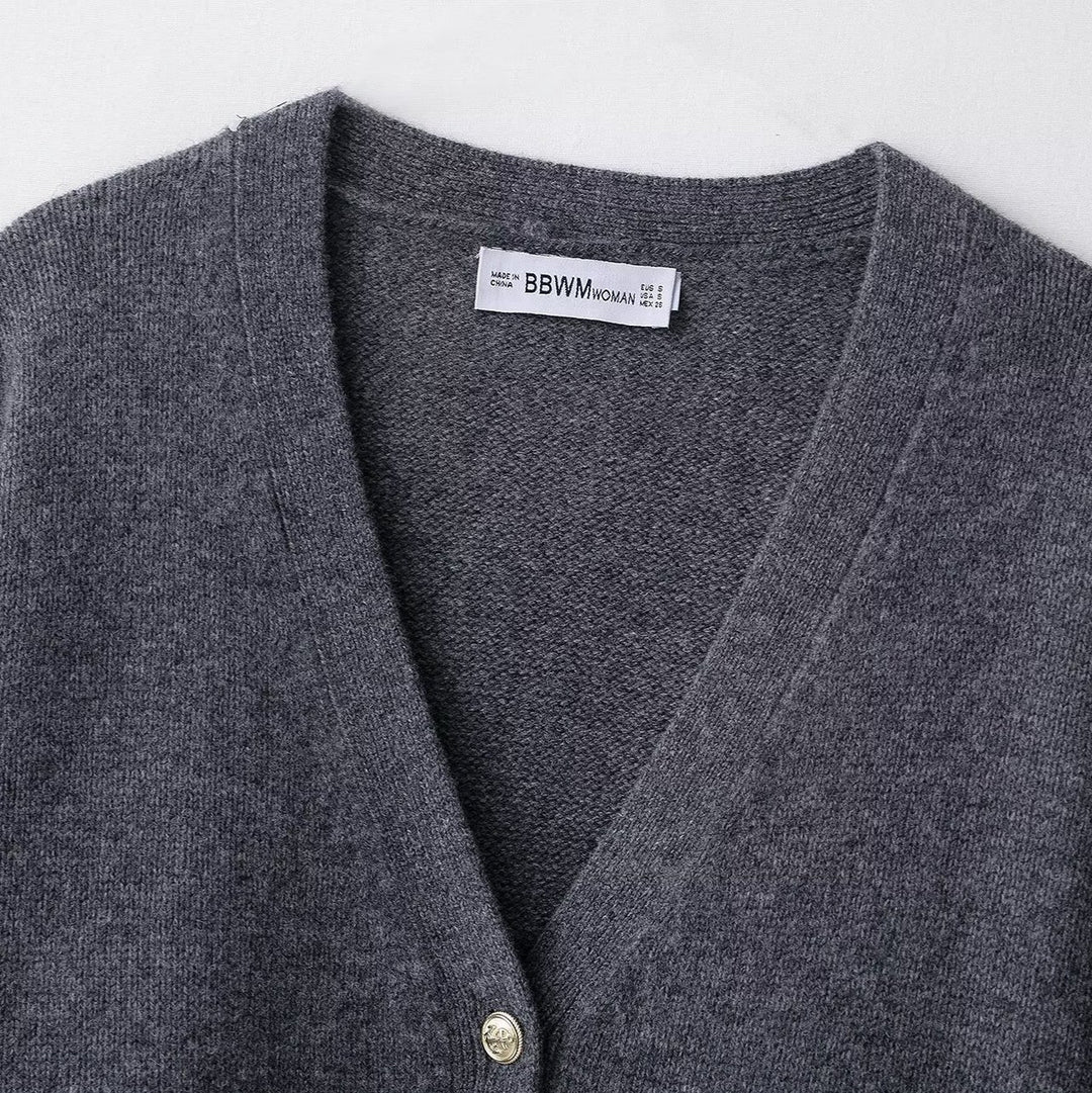 Damen Oversize-Wollmix-Cardigan mit V-Ausschnitt, goldfarbenen Zierknöpfen und aufgesetzten Taschen Nord Taschen