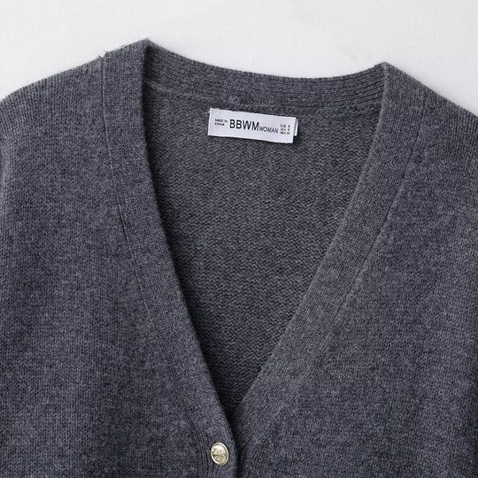 Damen Oversize-Wollmix-Cardigan mit V-Ausschnitt, goldfarbenen Zierknöpfen und aufgesetzten Taschen Nord Taschen