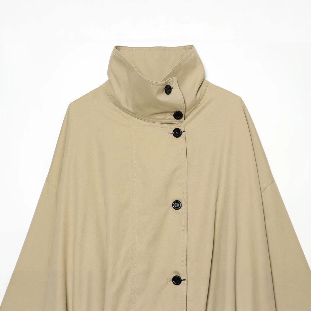 Damen Kurze Capejacke mit hohem Funnelkragen, kastiger Silhouette und überschnittenen Ärmeln Nord Taschen