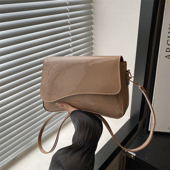 Damen elegante Clutch mit glänzendem Lackfinish Nord Taschen