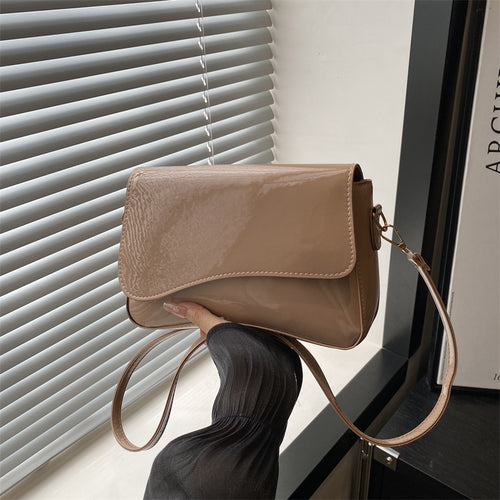 Damen elegante Clutch mit glänzendem Lackfinish Nord Taschen