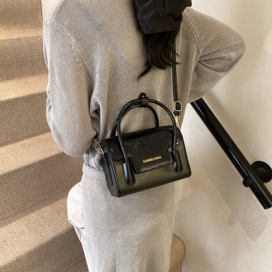 Damen Umhängetasche mit eleganter Struktur und praktischem abnehmbarem Griff Nord Taschen