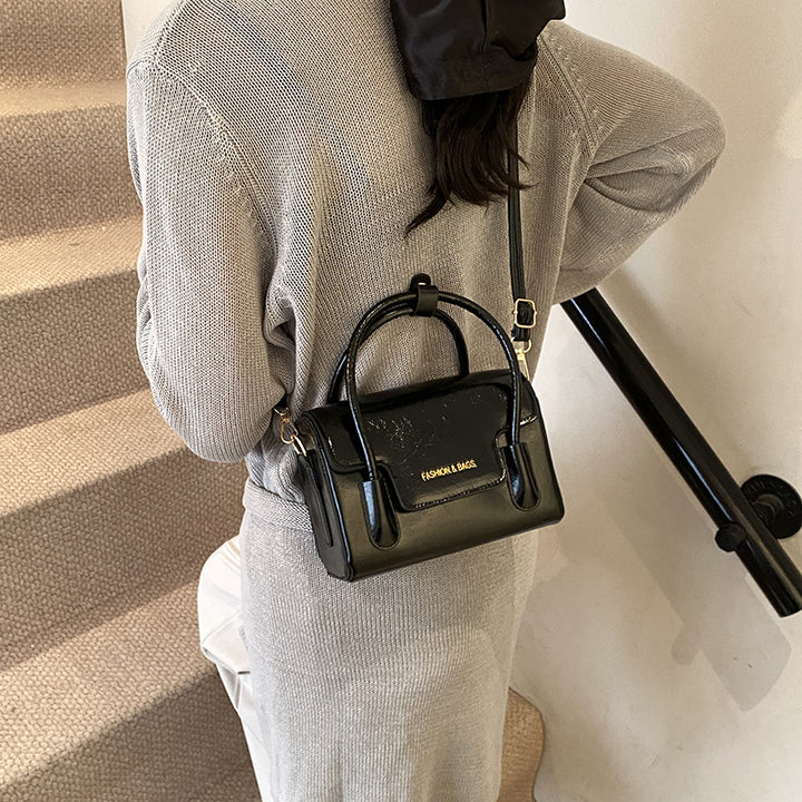 Damen Umhängetasche mit eleganter Struktur und praktischem abnehmbarem Griff Nord Taschen