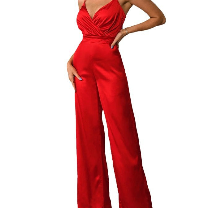Damen eleganter Jumpsuit mit schmalen Trägern und einem fließenden Schnitt