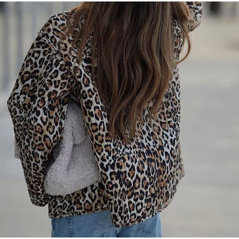 Damen Leichte Blousonjacke im Leopardenprint mit Bindebändern und aufgesetzten Taschen Nord Taschen