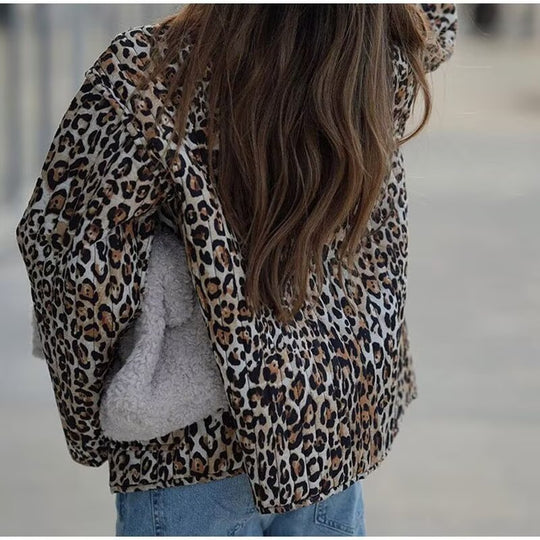 Damen Leichte Blousonjacke im Leopardenprint mit Bindebändern und aufgesetzten Taschen Nord Taschen