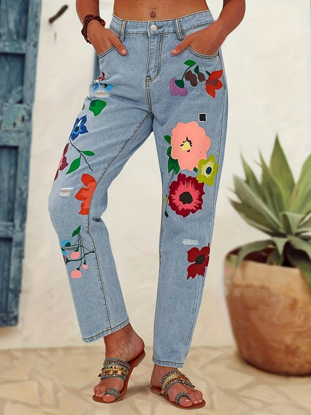 Damen Gerade geschnittene Jeans mit bunten Blumenapplikationen und leichten Destroy-Details Nord Taschen