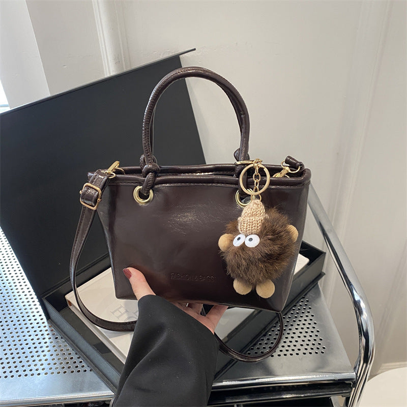 Damen modische Handtasche mit charmantem Anhänger und hochwertiger Verarbeitung Nord Taschen