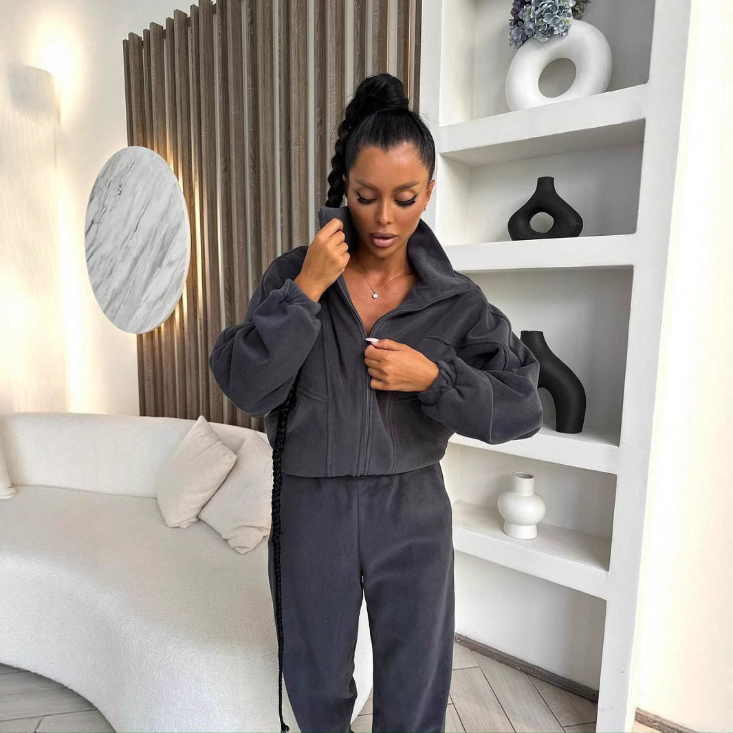 Damen kurzes Reißverschluss-Hoodie mit elastischem Bund und schmal zulaufender High-Waist-Jogginghose aus schwerem French-Terry Nord Taschen