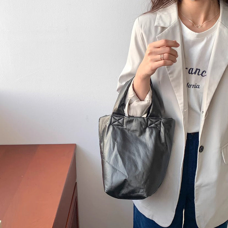 Damen Handtasche aus geschmeidigem Kunstleder mit einzigartigem Faltendesign Nord Taschen