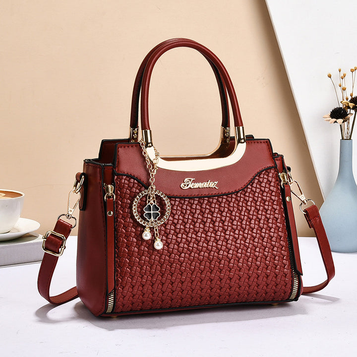 Damen Handtasche mit geflochtenem Design und eleganten Akzenten Nord Taschen