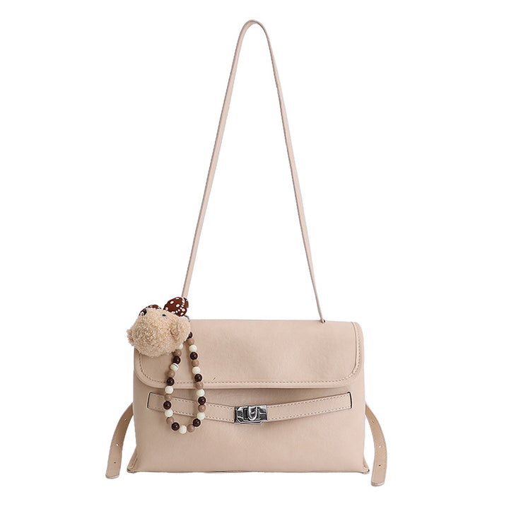 Damen elegante Schultertasche aus hochwertigem Kunstleder mit charmantem Anhänger Nord Taschen