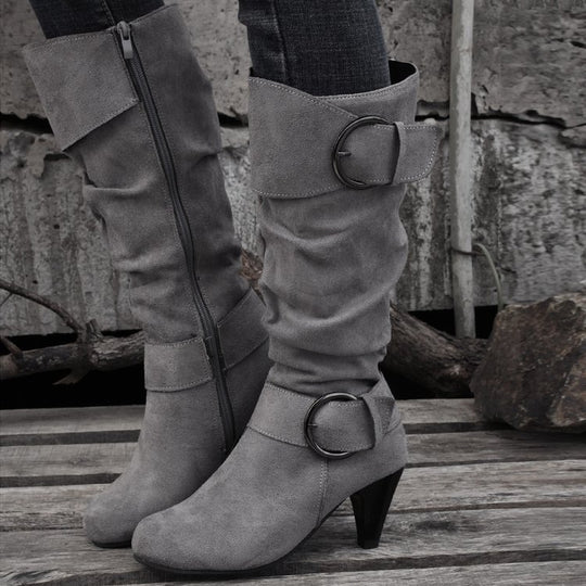 Damen Stiefel mit weichem Kunstvelours, Schlupf-Schaft und Zierschnallen Nord Taschen