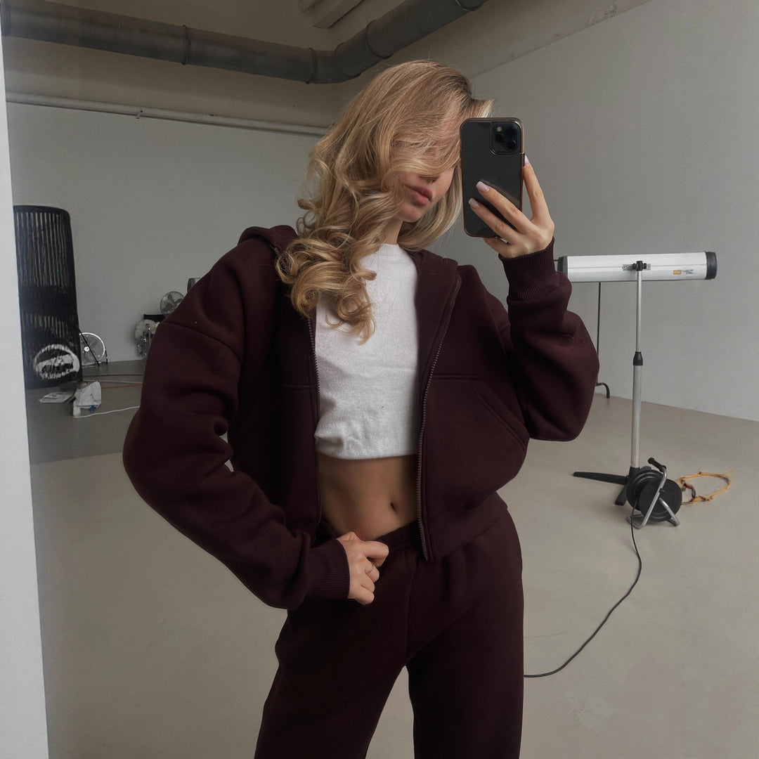 Damen kurzes Reißverschluss-Hoodie mit Kängurutasche und gerader High-Waist-Jogginghose Nord Taschen
