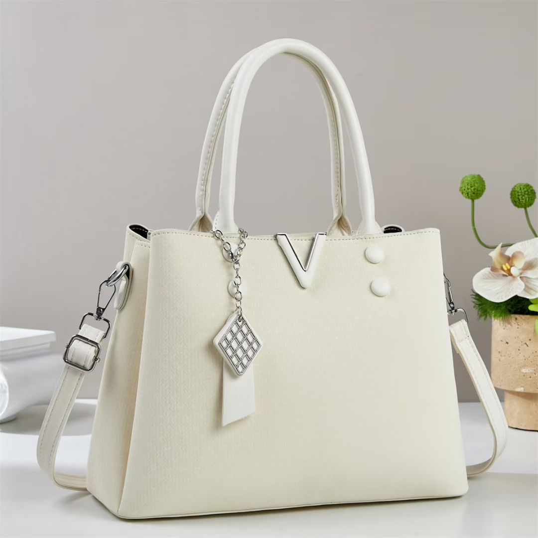 Damen elegante Handtasche mit abnehmbarem Schultergurt und dekorativem Anhänger Nord Taschen