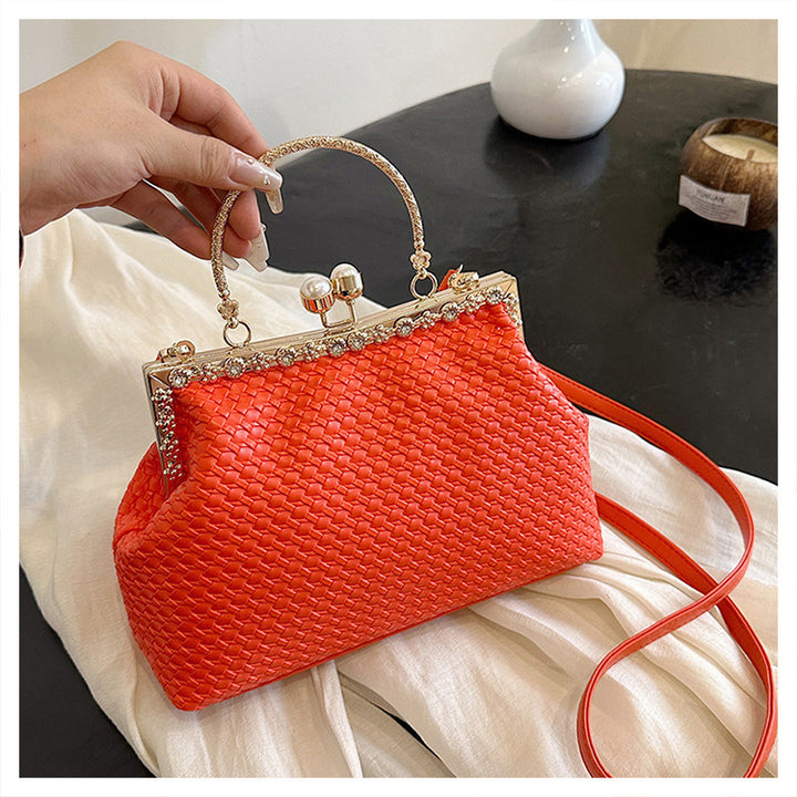 Damen elegante Handtasche mit glamourösen Kettenakzenten Nord Taschen
