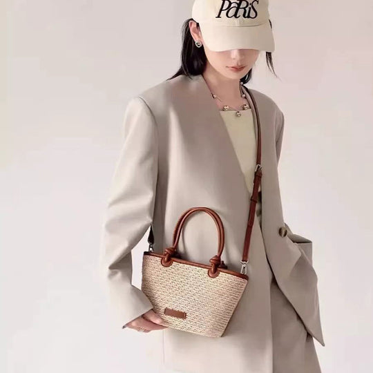 Damen geflochtene Tragetasche mit abnehmbarem Schultergurt und eleganten Lederakzenten Nord Taschen
