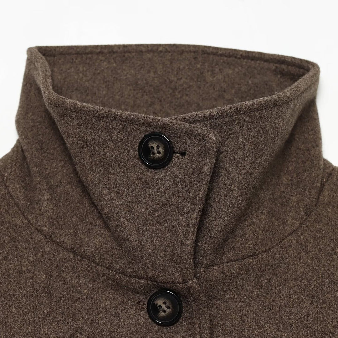 Damen Cropped Boxy-Jacke mit hohem Stehkragen, Knopfleiste und aufgesetzten Pattentaschen Nord Taschen