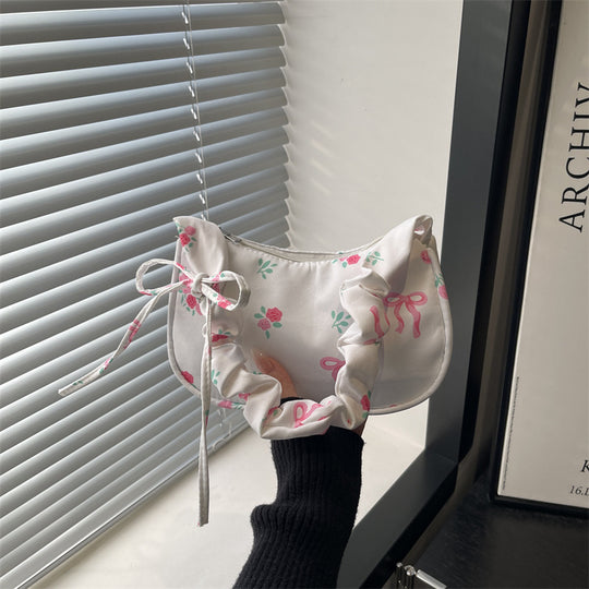 Damen modische Abendtasche mit verspielten Rüschen und floralen Akzenten Nord Taschen