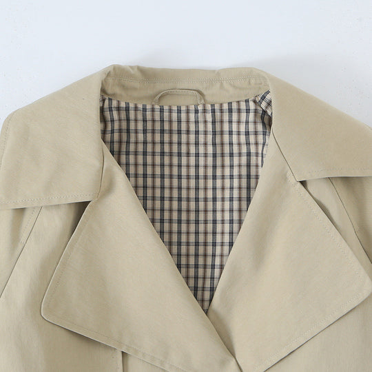 Damen Kurzjacke im Trenchstil mit verstellbarem Kordelzug und auffälligem Revers Nord Taschen