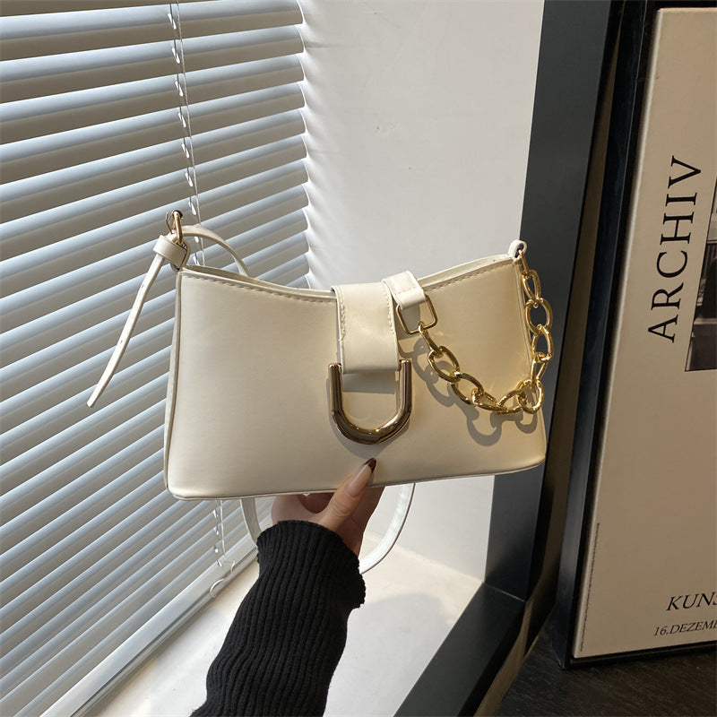 Damen Umhängetasche mit modischem Kettenverschluss und strukturiertem Design Nord Taschen