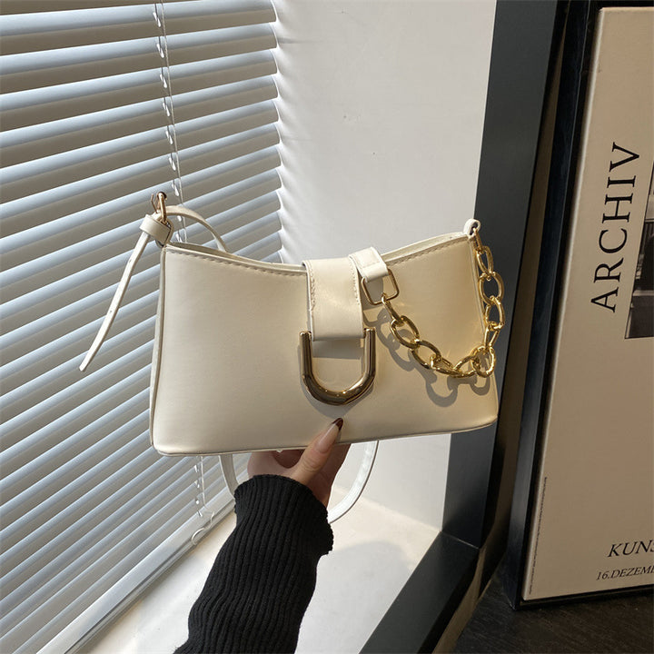 Damen Umhängetasche mit modischem Kettenverschluss und strukturiertem Design Nord Taschen