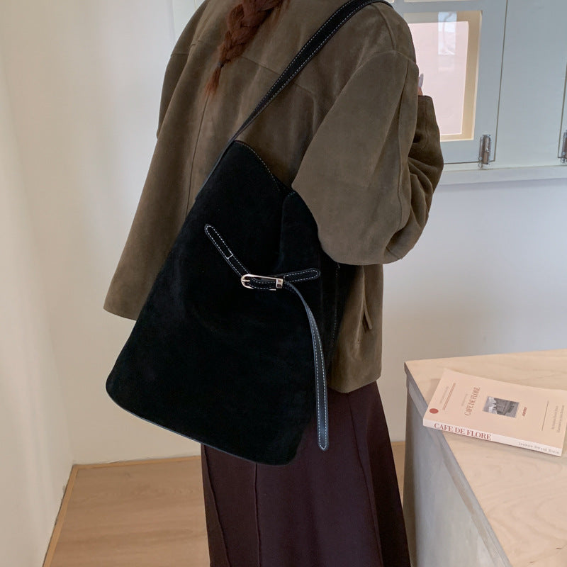 Damen Hobo-Tasche aus hochwertigem Wildleder mit elegantem Kordelzug Nord Taschen