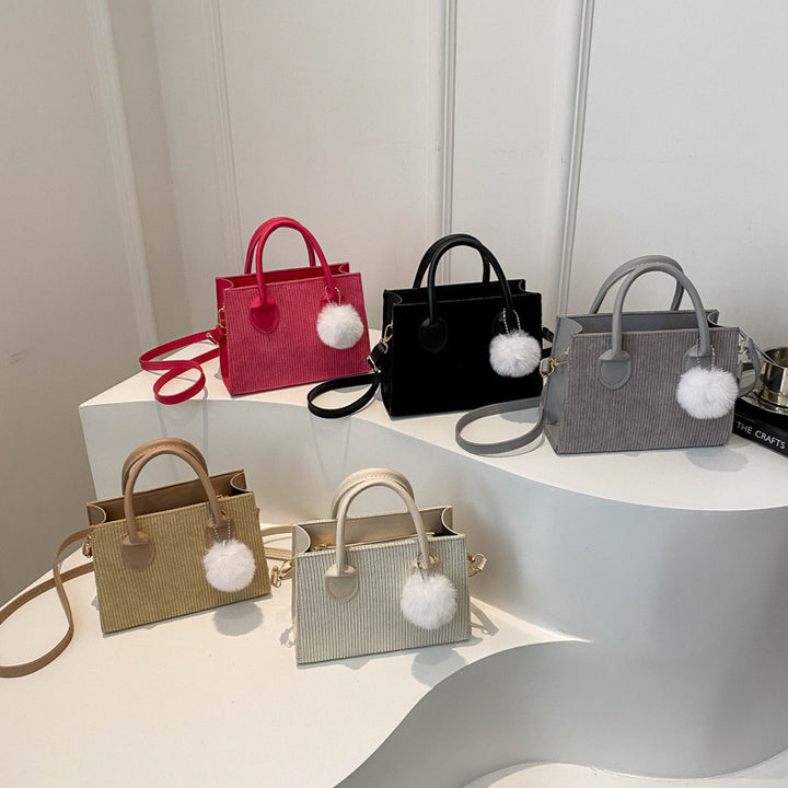 Damen praktische Handtasche mit abnehmbarem Pompon Nord Taschen