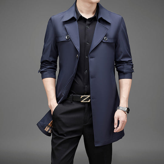 Herren Leichter City-Trenchcoat mit klassischem Revers, verstaubaren Ärmelriegeln und dezentem Innenkaromuster Nord Taschen