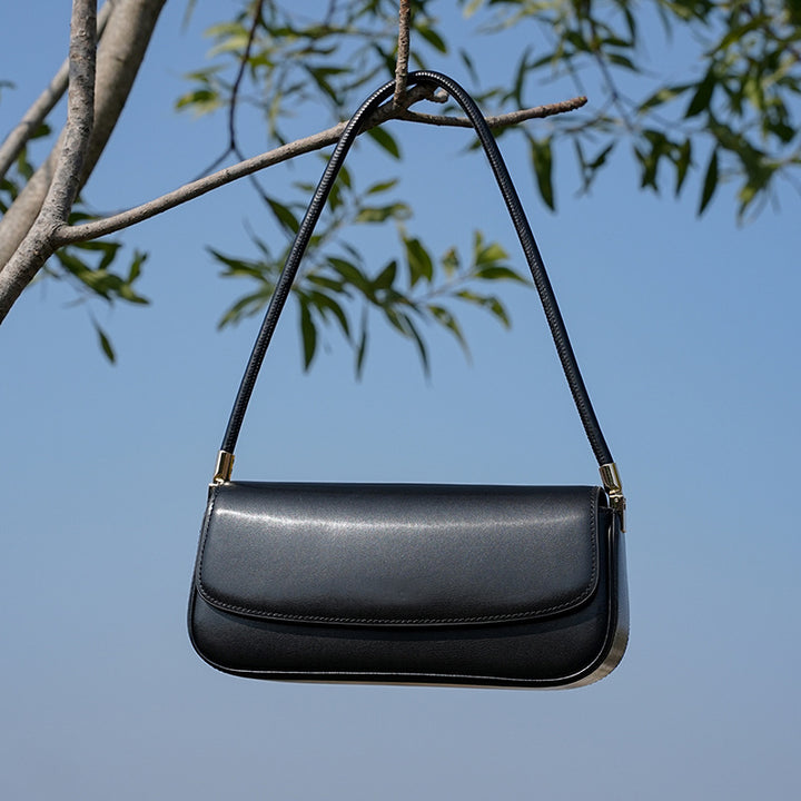 Damen Umhängetasche mit elegantem Klappdesign und hochwertigen Details Nord Taschen