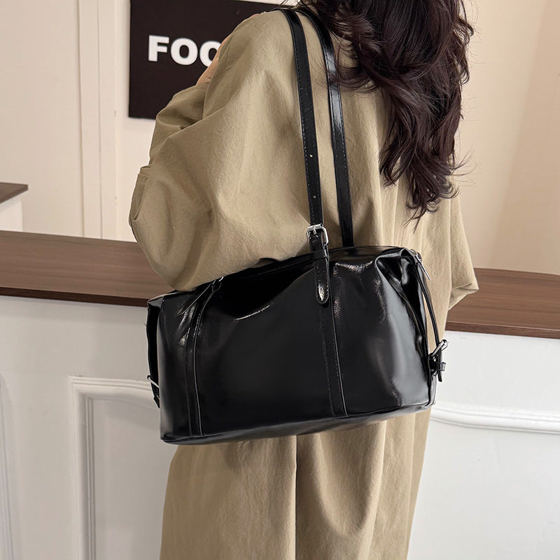 Damen elegante Handtasche mit hochwertiger, glänzender Oberfläche Nord Taschen