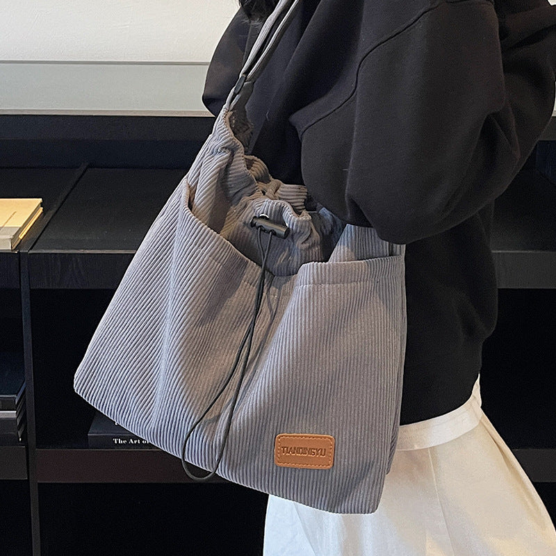 Damen Beuteltasche mit verstellbarem Kordelzug und strapazierfähigem Obermaterial Nord Taschen