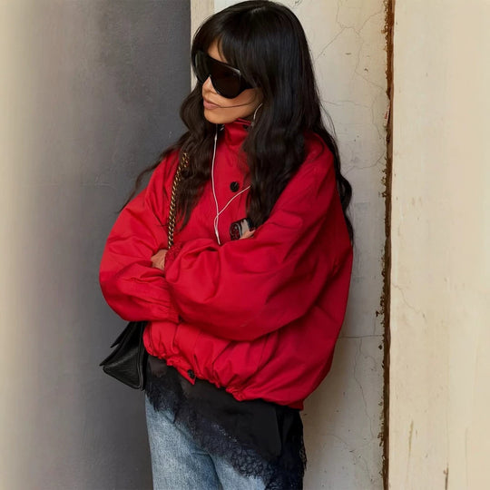 Damen Kurze Boxy-Bomberjacke mit Tunnelzug und Ballonärmeln Nord Taschen