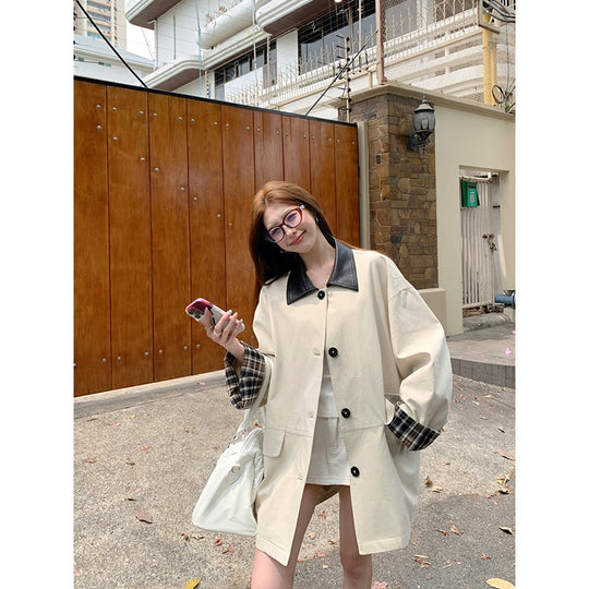 Damen Kurzjacke im Oversize-Trenchstil mit kontrastkragen aus Kunstleder und karierter Umschlagmanschette Nord Taschen