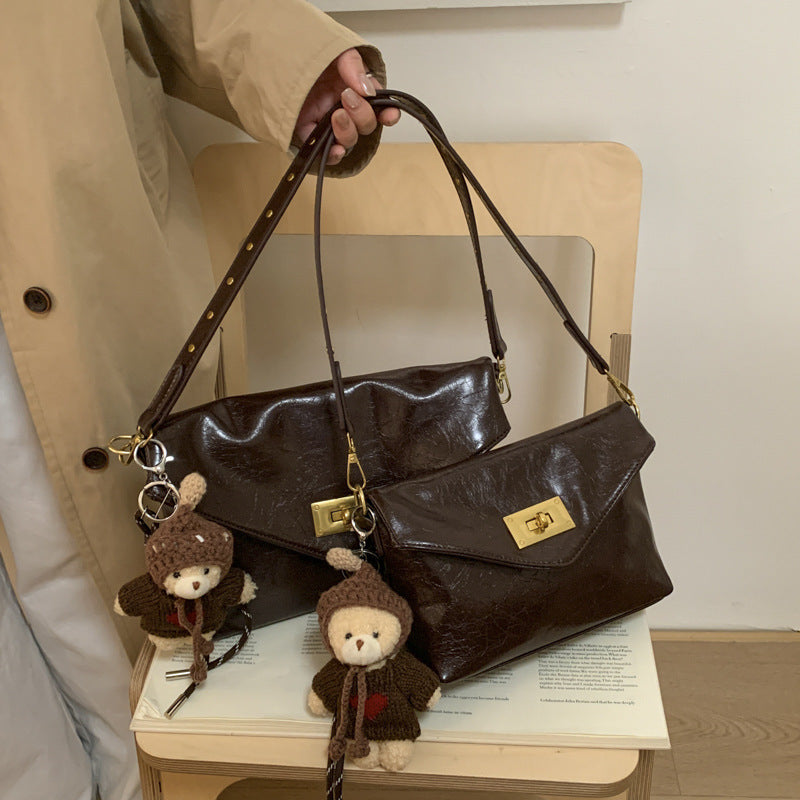 Damen elegante Umhängetasche mit verspieltem Anhänger Nord Taschen