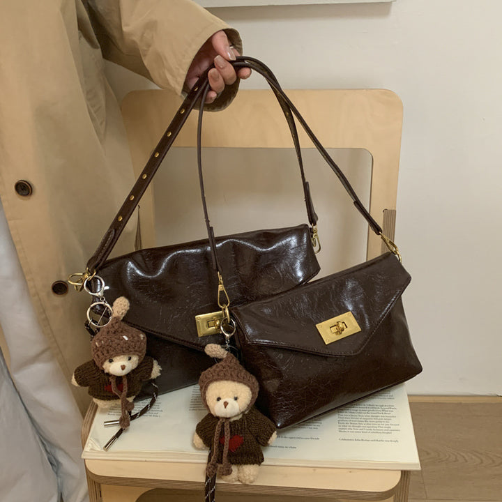Damen elegante Umhängetasche mit verspieltem Anhänger Nord Taschen