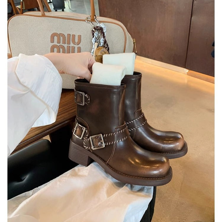 Damen Biker‑Stiefelette aus Glattleder mit dekorativer Ziernaht, Doppelriemen und robuster Profilsohle Nord Taschen