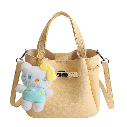 Damen Mini-Handtasche mit kuscheligem Anhänger Nord Taschen