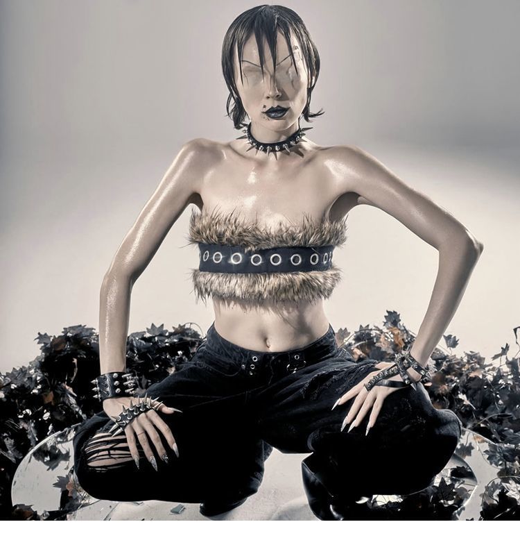 Damen Cropped Bandeau-Top mit Kunstfellbesatz, Ösenlederband und Gothic‑Punk‑Details Nord Taschen