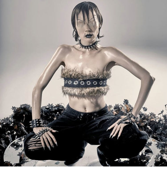 Damen Cropped Bandeau-Top mit Kunstfellbesatz, Ösenlederband und Gothic‑Punk‑Details Nord Taschen