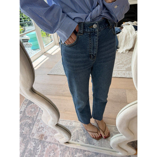 Damen Elegante und flache Zehentrenner mit minimalistischen Riemen