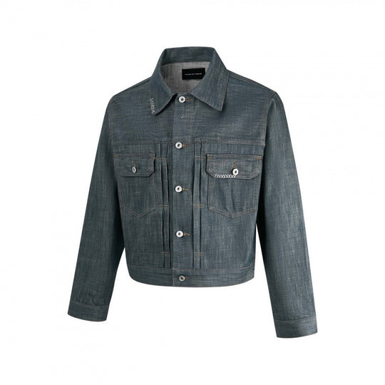 Herren Kurz geschnittene Jeansjacke mit vertikalen Biesen, Pattentaschen und kastiger Silhouette Nord Taschen
