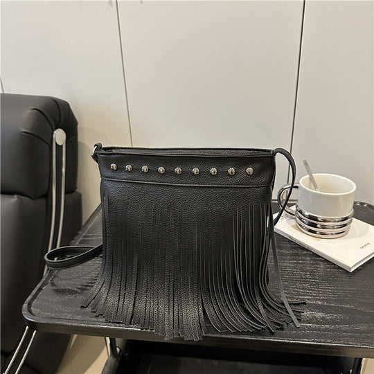Damen Umhängetasche mit Fransen und Nieten Nord Taschen