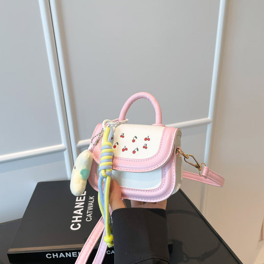 Damen Mini-Handtasche mit fröhlichem Kirschdesign und charmanten Anhängern Nord Taschen